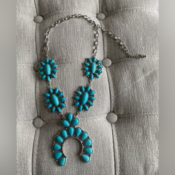 Turquoise Western Style Squash Bloom Necklace (Today’s Sale Pick!) - Picture 2 of 5